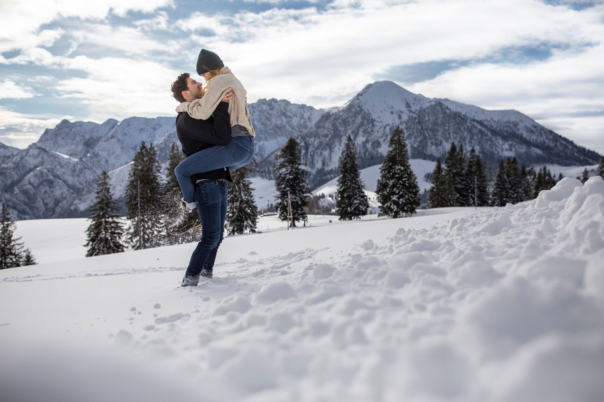 Pärchenfoto im Schnee