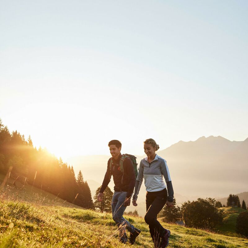 Wandern bei Sonnenuntergang